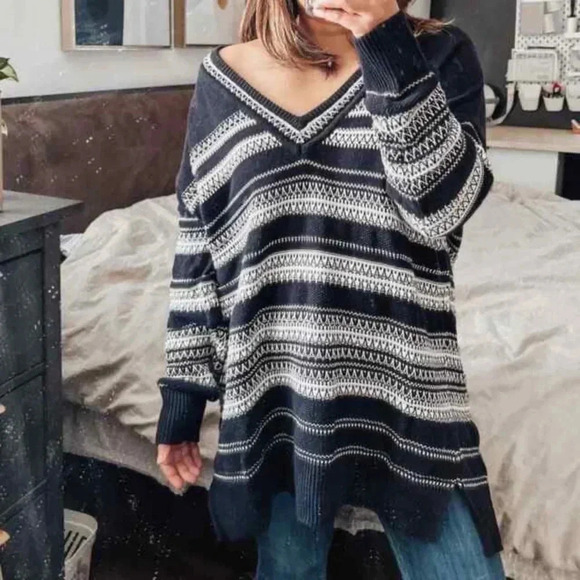 Vince Long Sleeve Striped Sweater Size Small Color Black White - Picture 2 of 6